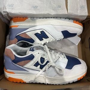 NEW! NEW BALANCE SNEAKERS